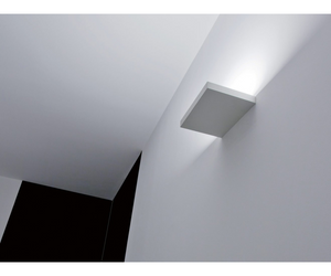 Designed by Omar Carraglia for Davide Groppi  Metal wall lamp  220-230 V - 50/60 Hz LED 12,5 W Actual product may vary from images shown on website. Please contact info@rifugiomodern.com  for finish samples. 