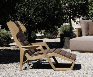D.150.5 is available at Rifugio Modern. Molteni&C has reconstructed one of the rare pieces of furniture Gio Ponti designed for outdoor use: the D.150.5 chaise longue