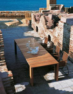 Pier | Table