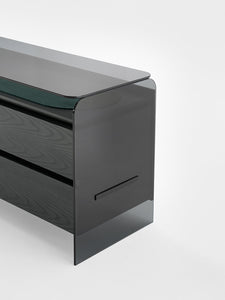 Holly Comò | Dresser