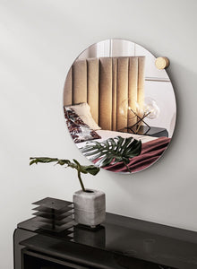 Holly Comò | Dresser