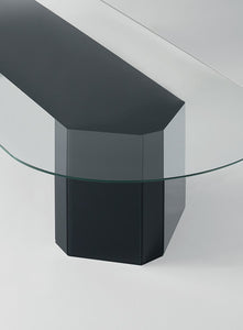 Akim | Table