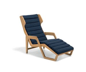 D.150.5 is available at Rifugio Modern. Molteni&C has reconstructed one of the rare pieces of furniture Gio Ponti designed for outdoor use: the D.150.5 chaise longue.