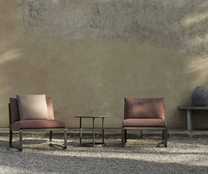 Phoenix Armchair is available at Rifugio Modern. It is a dense weave made entirely by hand, with a motif reminiscent of the Mediterranean tradition of baskets and panniers.