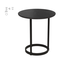  Regent coffee Table from Molteni&C is available at Rifugio Modern. The rounded shape of the tops, which have no edges, and the theme of the metal band, here in a vertical rather than horizontal position, cite both the compositional fil rouge of the Timeout Collection and the organicity of the lines underlying the Landmark Collection.