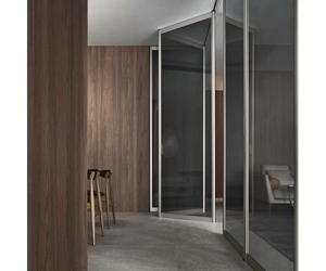 The original project of the Rimadesio’s sliding doors systems, Siparium nowadays confirms the quality of the concept, updated during the years with a series of technical and aesthetical innovation, starting from the new rails with covering profiles to the most actual finishings for glasses and structures.  Actual product may vary from images shown on website. Please contact info@rifugiomodern.com for finish and fabric samples.