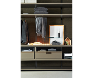 Gliss Walk-In by Vincent Van Duysen for Molteni&C available at Rifugio Modern. 
